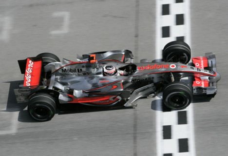 Alonso først over målstregen